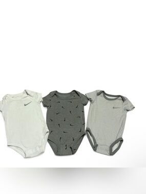 Nike Baby Bodysuit set of 3 Size 6 Months
